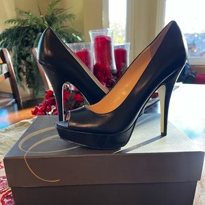 Enzo Angiolini Sully Black Leather peep toe platform pumps